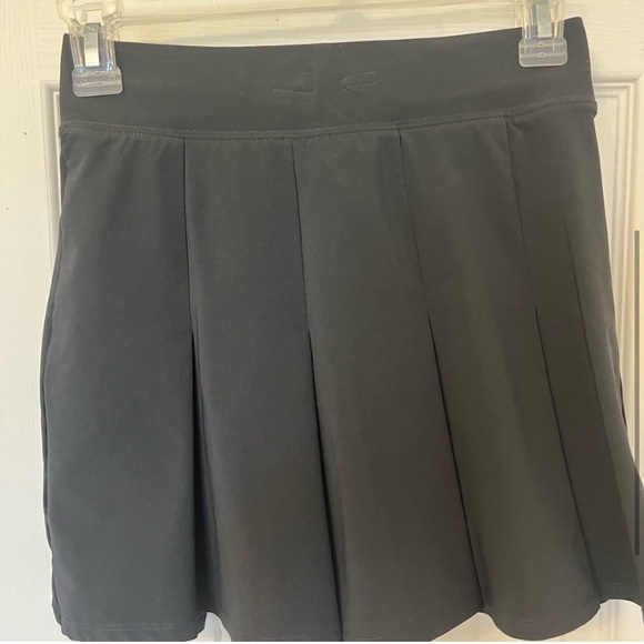 Abercrombie and Fitch XS black pleated YPB tennis Skirt with shorts attached - Picture 2 of 5